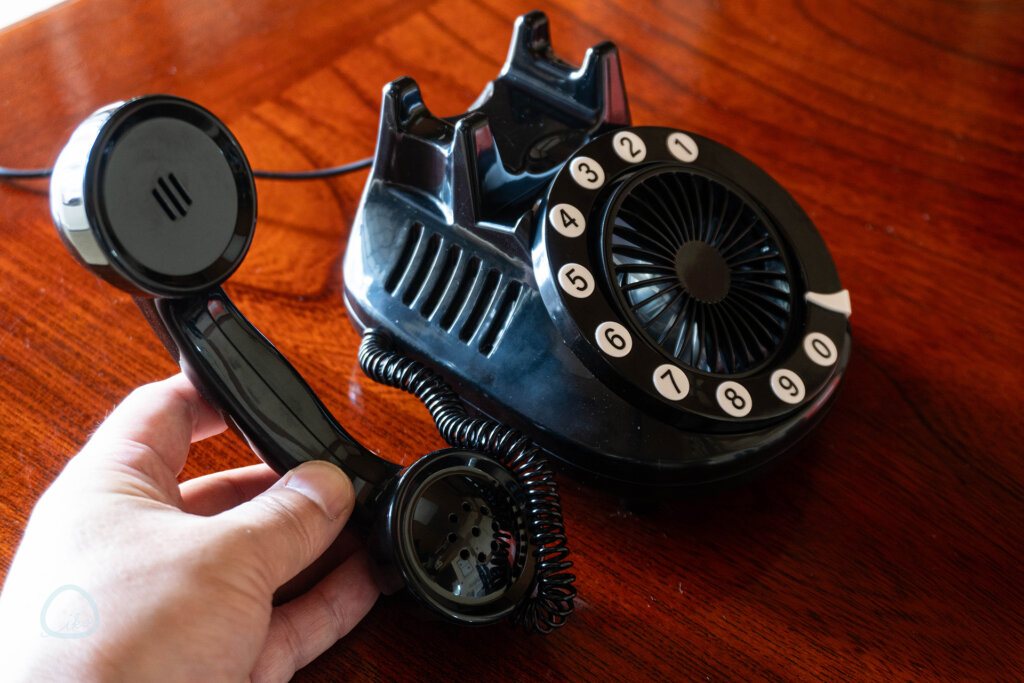 ダイソー　黒電話型扇風機