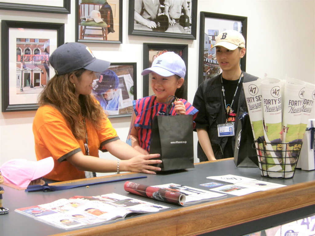 キッズスタッフイベント　ショップスタッフ体験の様子