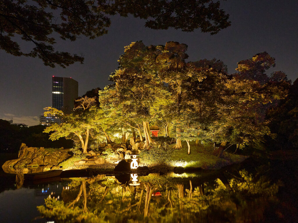 夜間特別開園「秋の夜長の小石川後楽園」イルミネーション