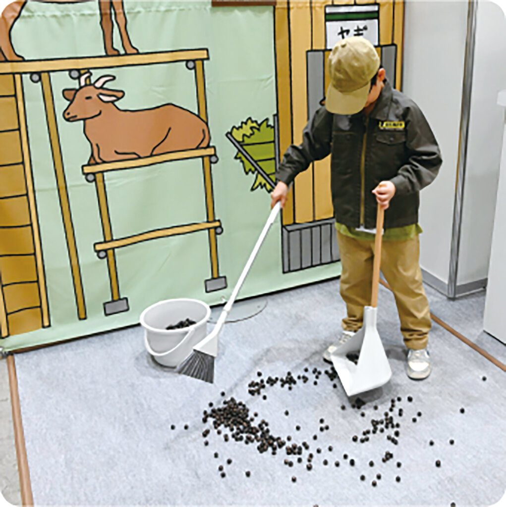 ららぽーと立川立飛にたまズーがやってきた！ 掃除する男子