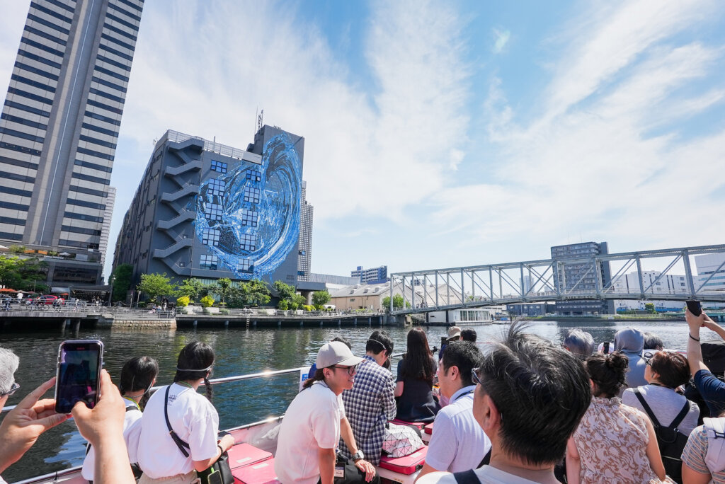 天王洲キャナルフェス2025春夏　船上アート鑑賞の様子