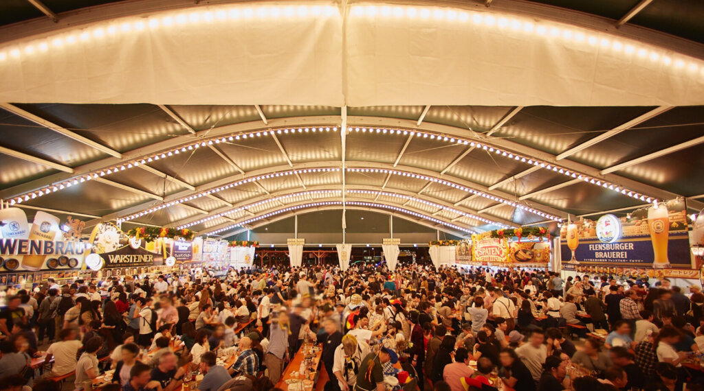横浜オクトーバーフェスト2025　テント内風景
