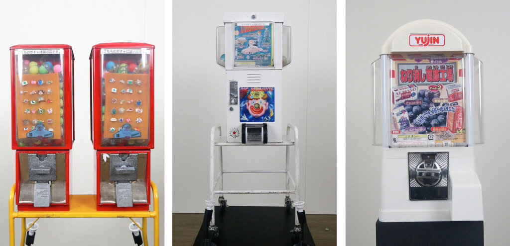 歴代のガチャマシン展示