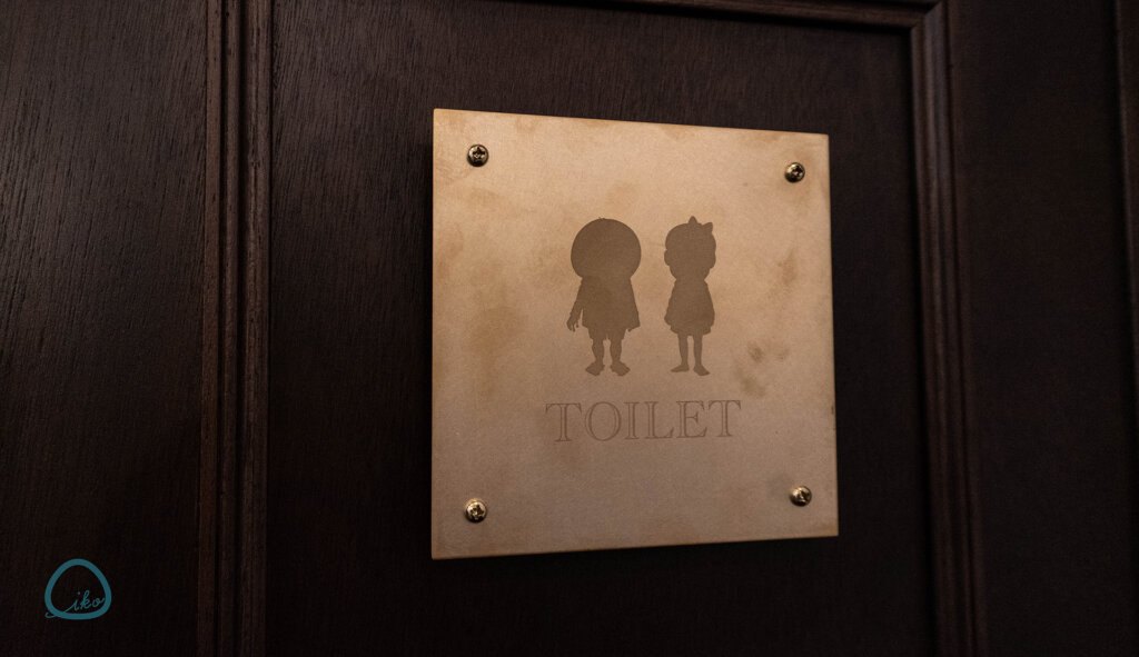 調布 鬼太郎茶屋はなれ 店内トイレ真鍮看板
