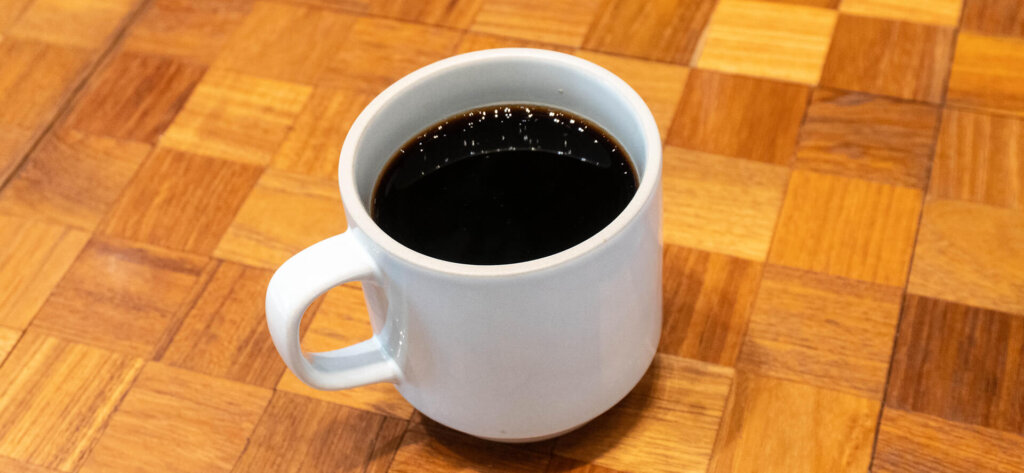 1杯のブラックコーヒー