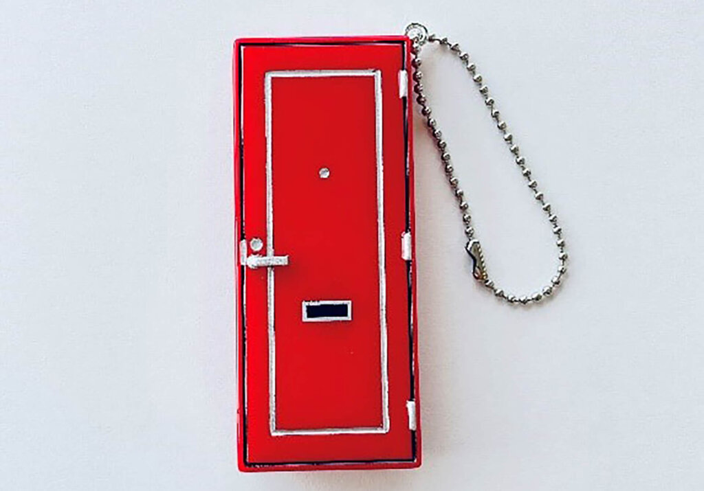 ミニチュア　赤いドアキーホルダー