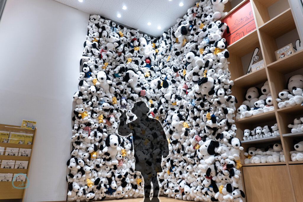 スヌーピーミュージアム　リニューアル　ぬいぐるみウォール