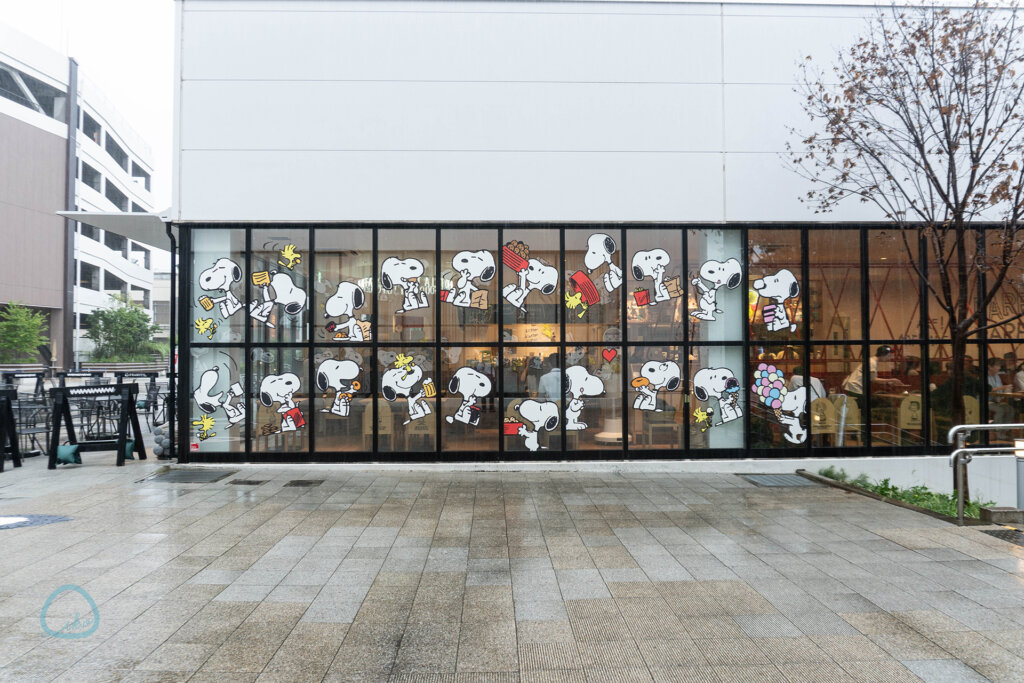 スヌーピーミュージアム　リニューアル　館外のウインド