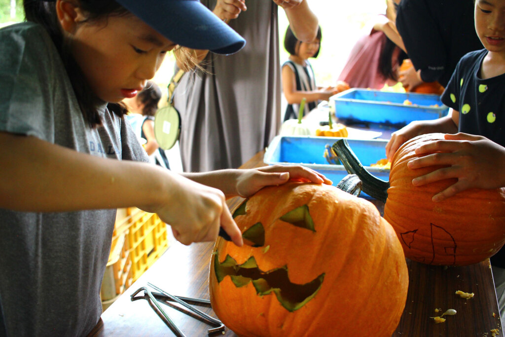 麻布台ヒルズ「やきいも広場」かぼちゃワークショップ