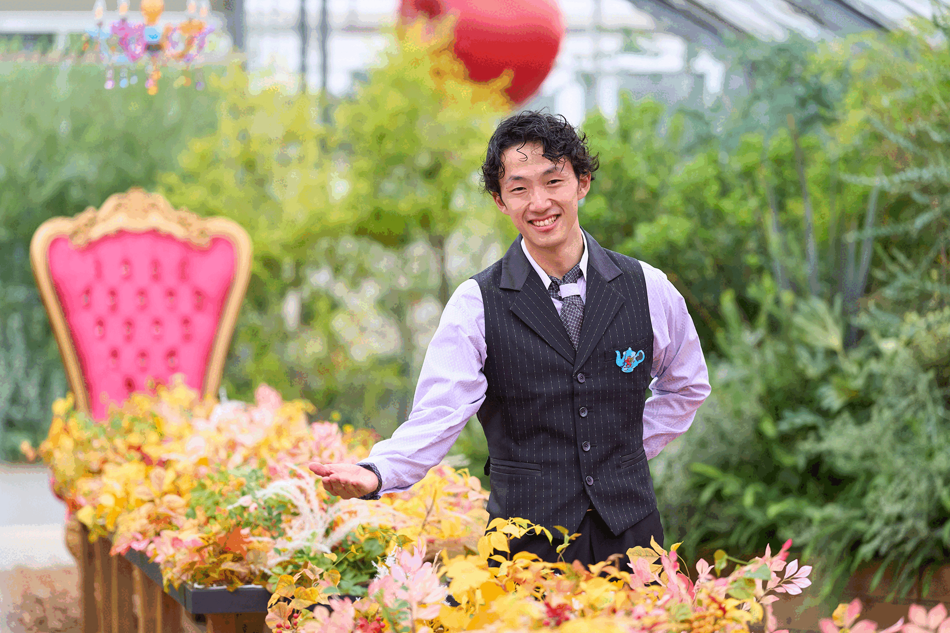 京成バラ園「ローズフル バケーション」会場風景　ヴァンパイアお茶会