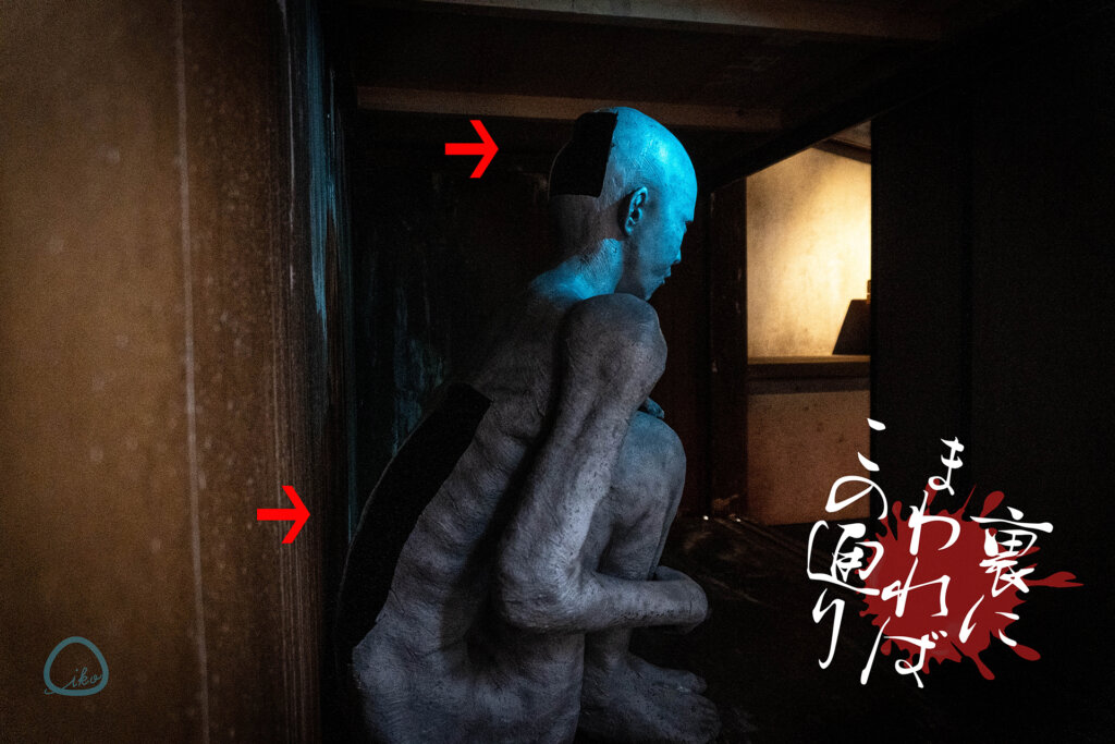 ホラーにふれる展　東京ソラマチ　展示風景　青い子ども