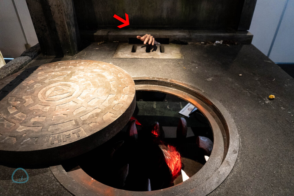 ホラーにふれる展　東京ソラマチ　展示風景　マンホール