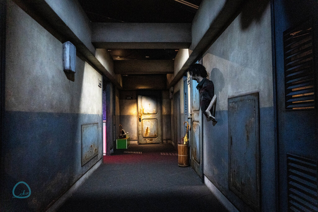 ホラーにふれる展　東京ソラマチ　展示風景　マンションの廊下