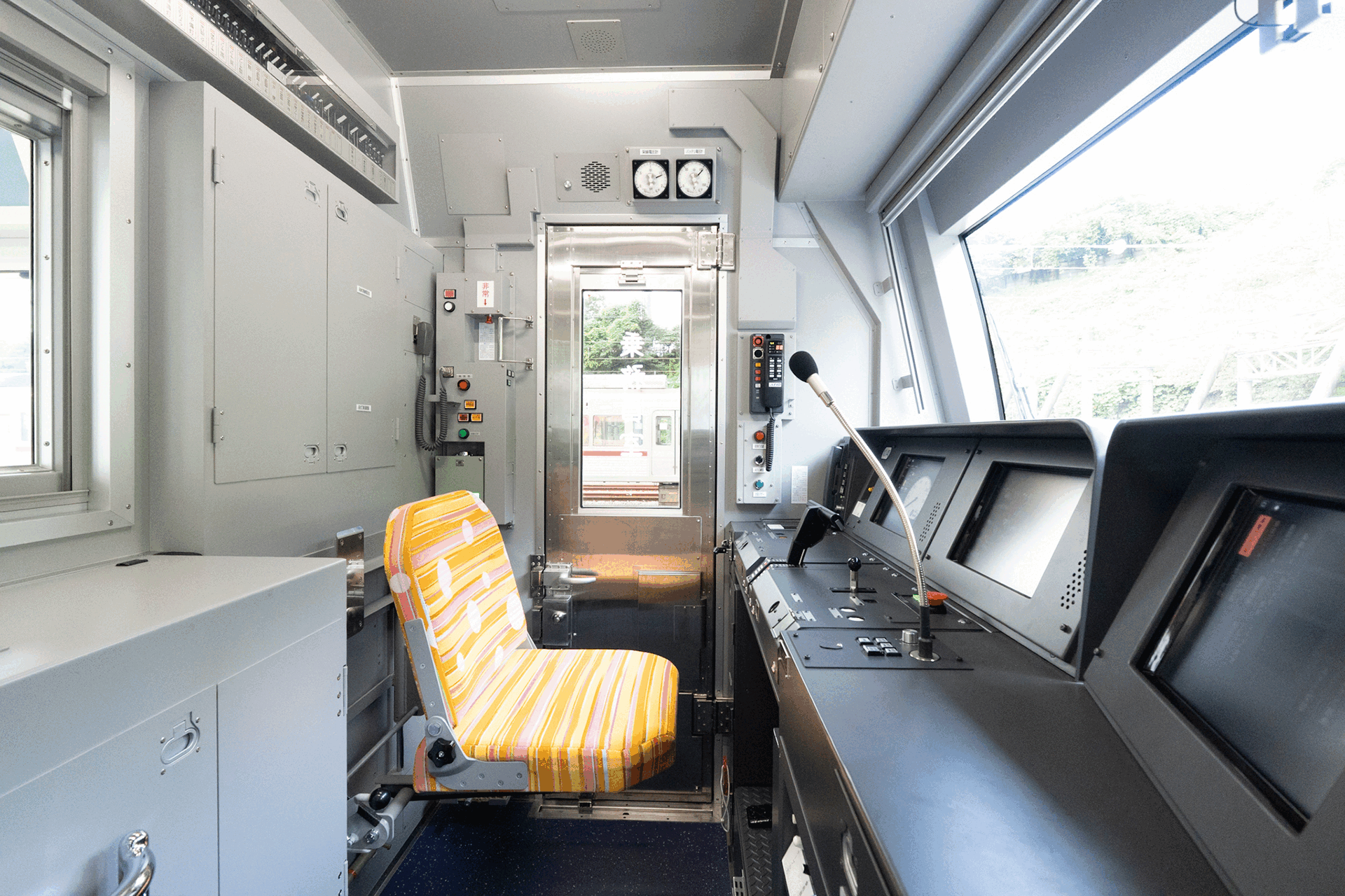 京王線　2000系電車　運転席