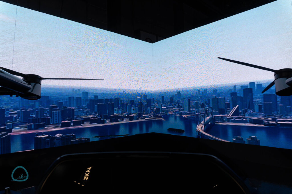 空中を飛んでいる映像