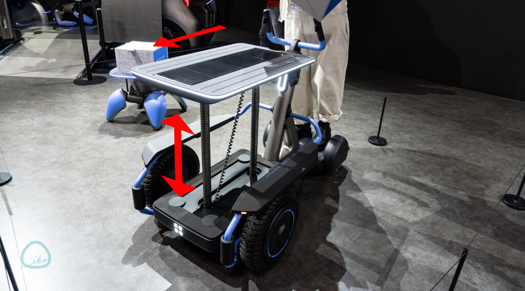 ジャパンモビリティショー　トヨタ　作業車の実演