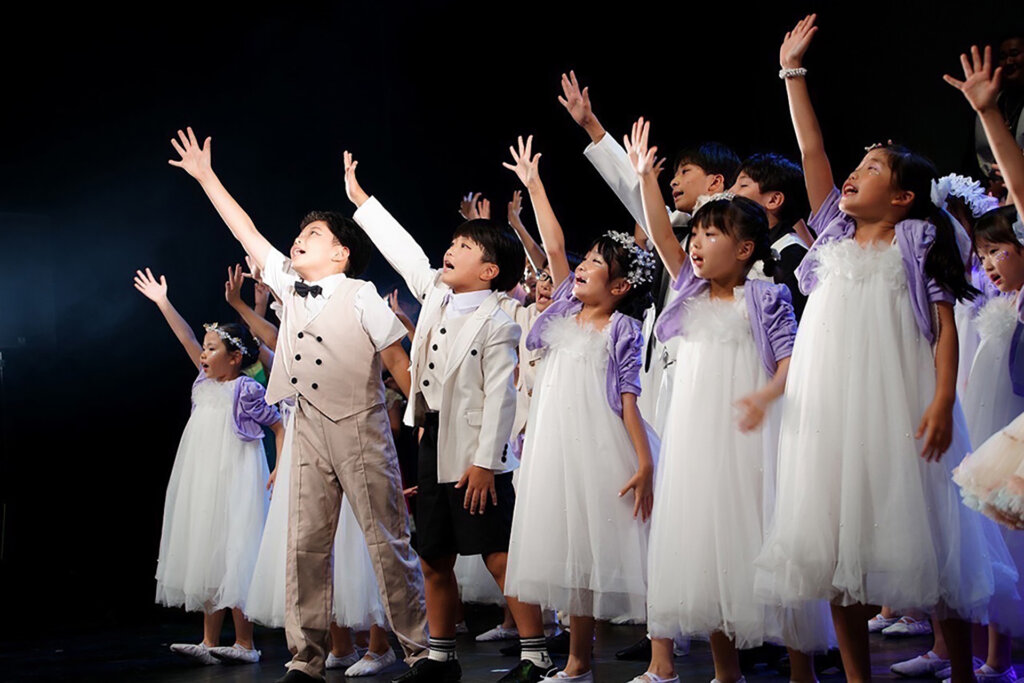 kirara@アートしんゆり2025 合唱団のパフォーマンス