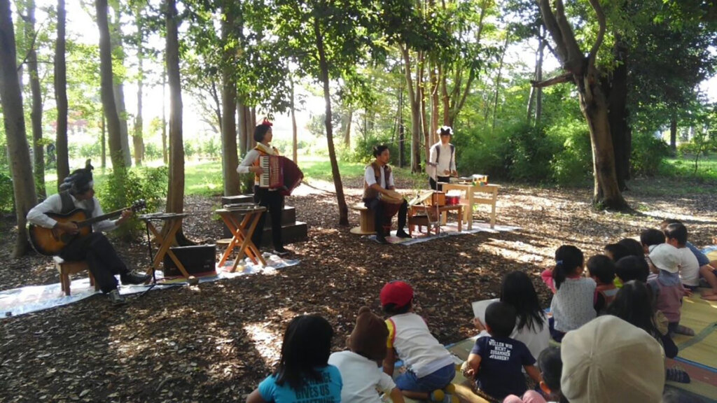 キテキテ府中マルシェ 会場風景 音楽ライブの様子