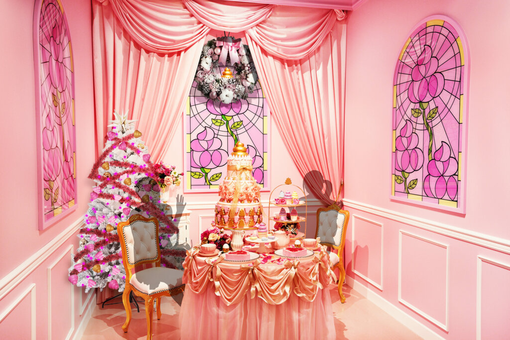 クリスマスうんこパーティー　会場風景　クリスマスツリーと記念撮影