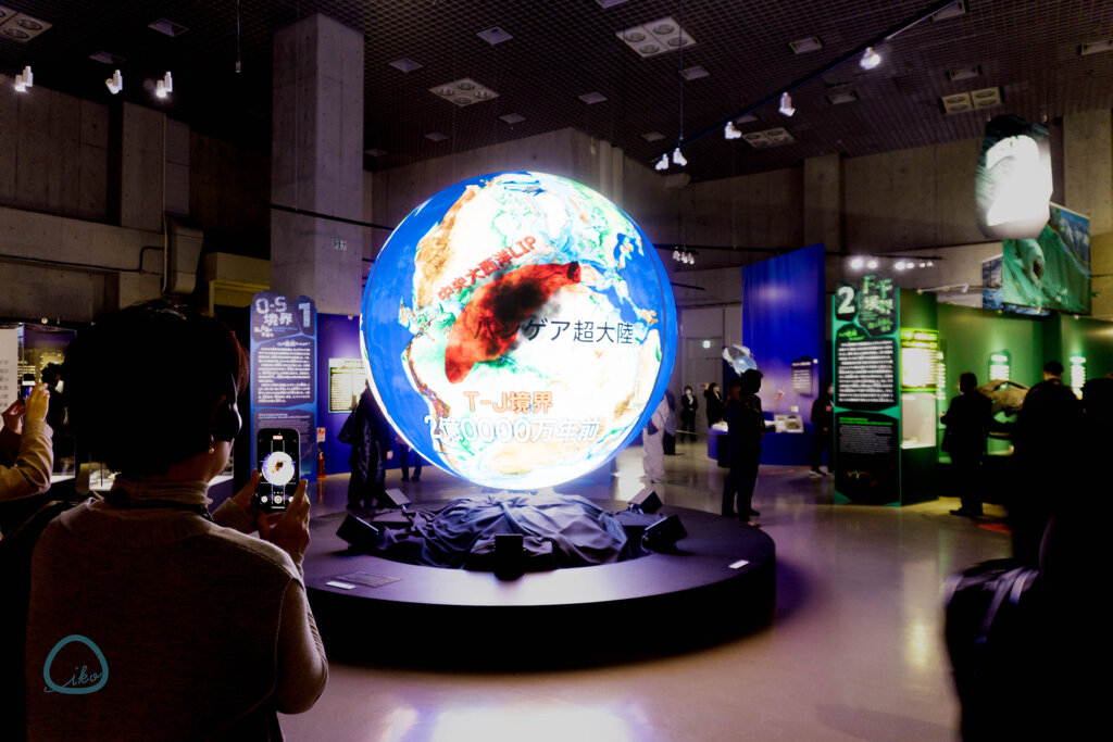科博　大絶滅展　大型地球儀