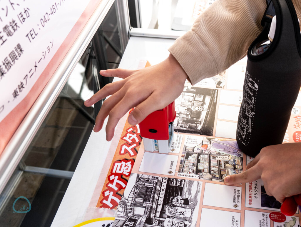 ゲゲゲ忌　スタンプラリーに参加する子ども