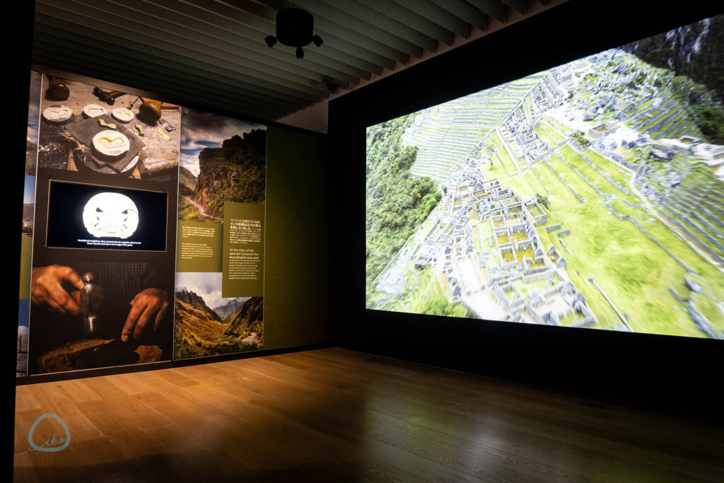 マチュピチュ展　会場風景　映像モニター