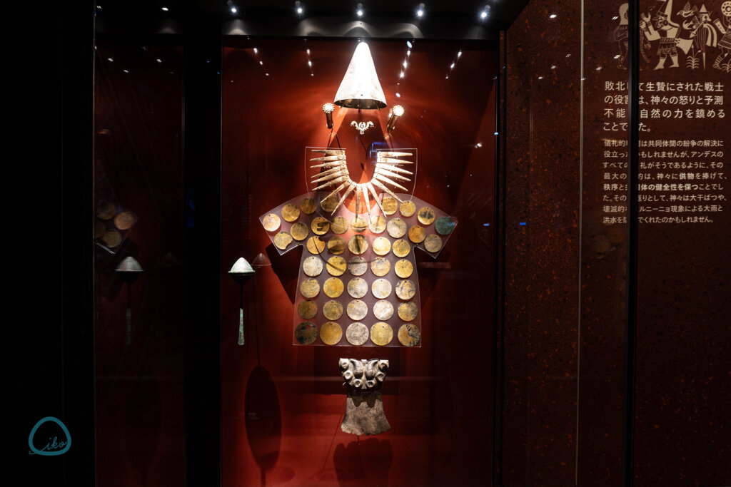 マチュピチュ展　会場風景　文化財　鎧