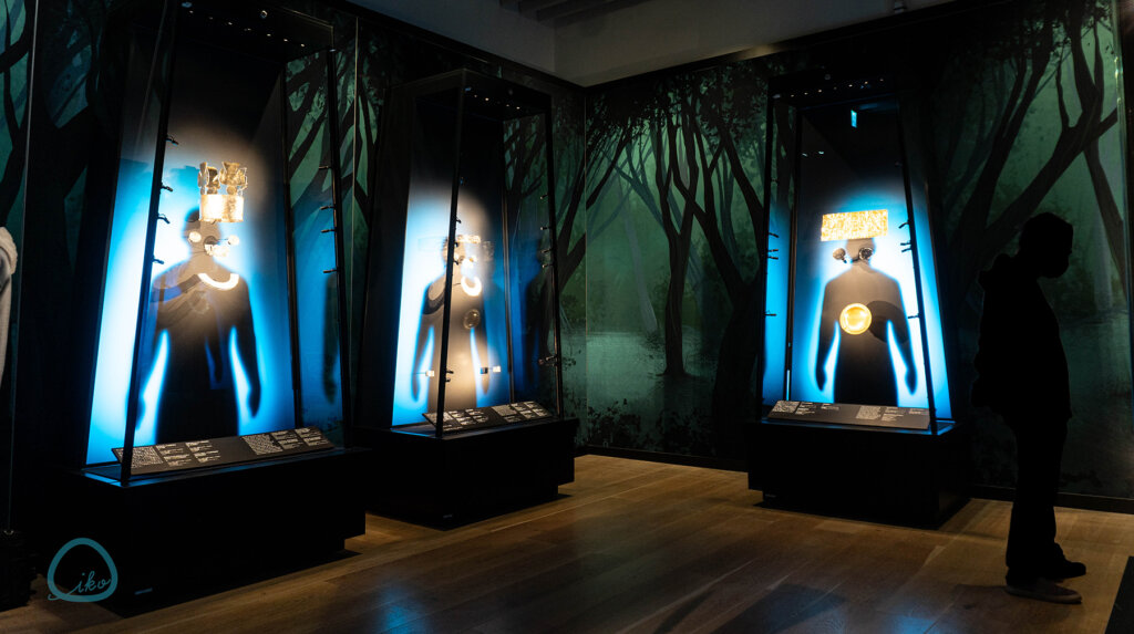 マチュピチュ展　会場風景　文化財　黄金の鎧