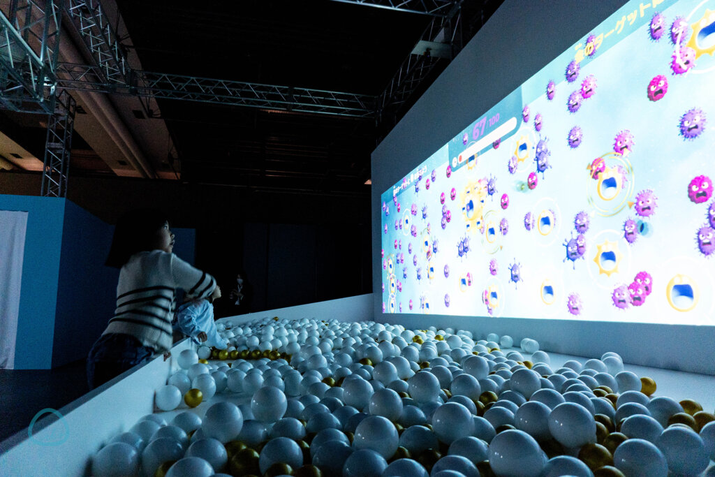 キリン からだウォーズ　会場風景　ボール投げの様子