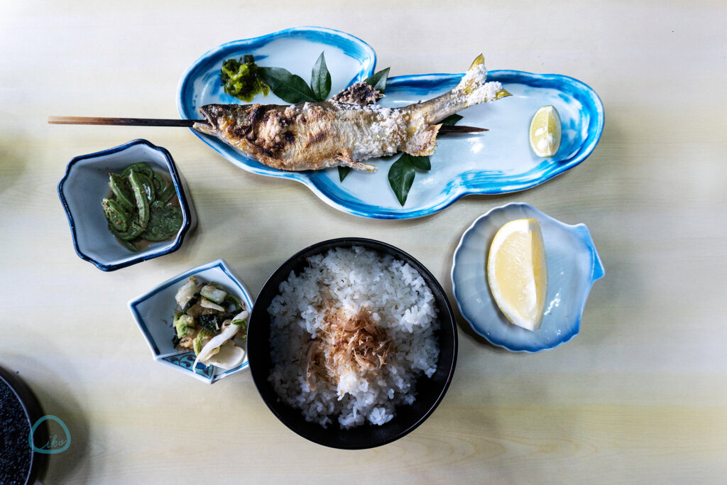相模湖　商店街　清水亭　鮎の塩焼き定食