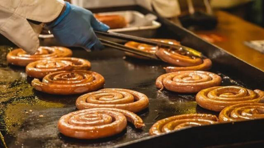 とぐろを巻いたソーセージ