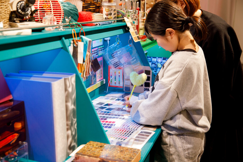 魔法の文学館「魔女からの手紙」展示風景
