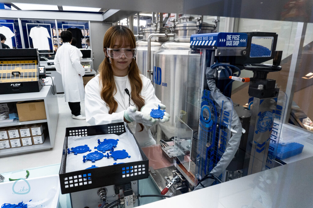 ワンピースベースショップ 販売グッズ 工房風景