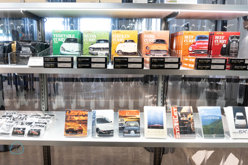 THE MOVEUM YOKOHAMA 会場風景　トヨタ博物館グッズ