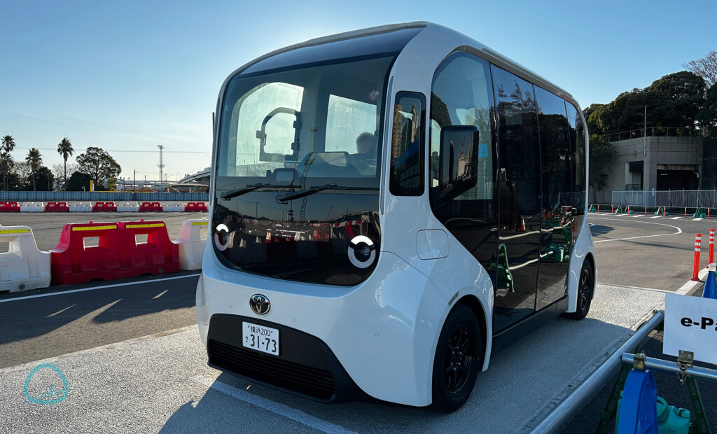 THE MOVEUM YOKOHAMA 会場風景　トヨタのEVカー