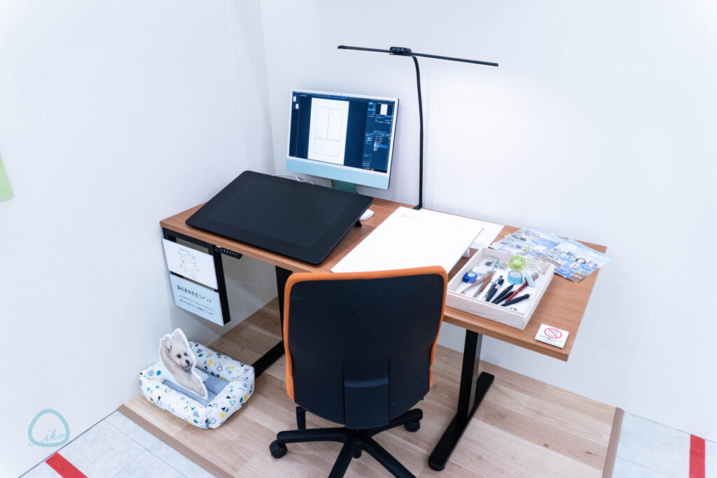 スキップとローファー展　高松美咲先生のデスク