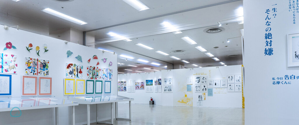 スキップとローファー展　会場風景