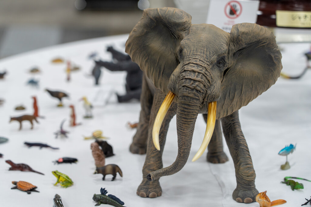 象のフィギュア