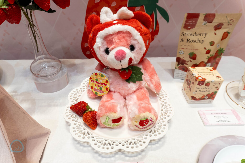 東京スカイツリータウン　いちごフェア　くまのぬいぐるみ