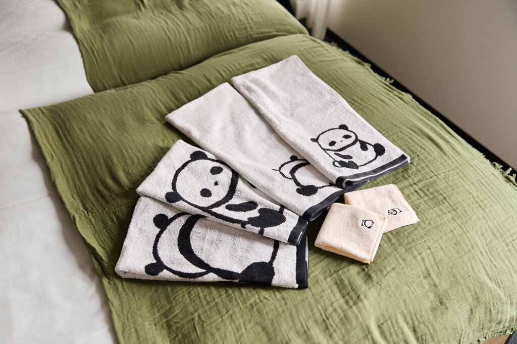 パンダ柄の大小タオル