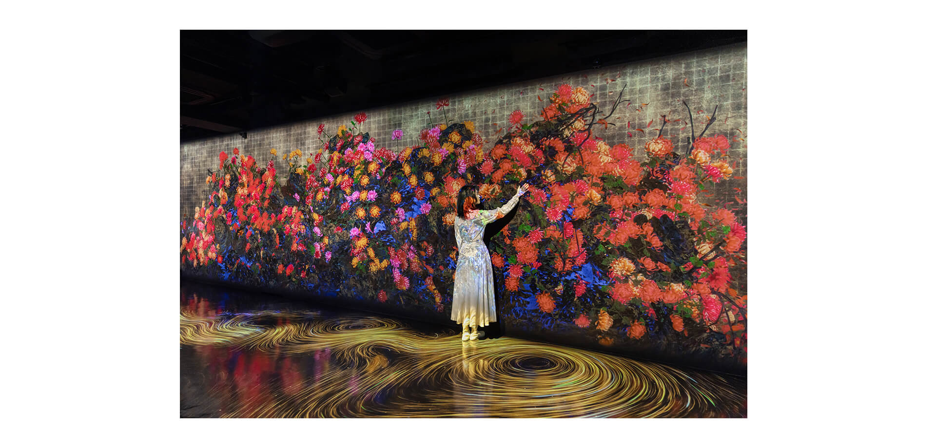 Galaxy ＆ チームラボ：永遠の今の中で連続する生と死 会場風景