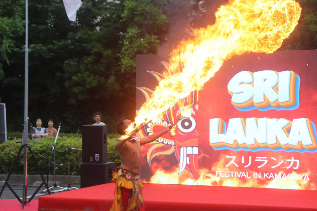 炎を噴く男性 ファイヤーショー