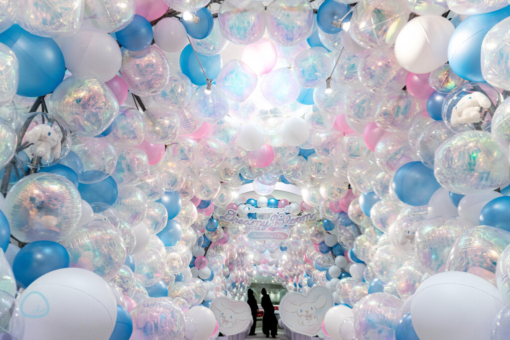 シナモロールそらいろキッズパーティ 無数のバルーン