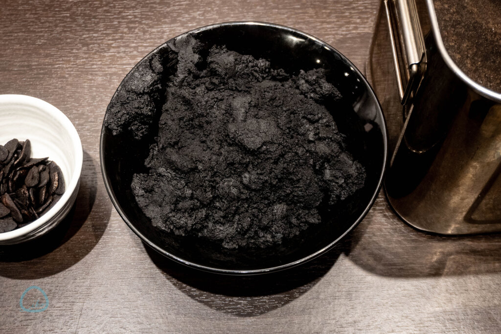 こがしニンニクを粉砕したペースト