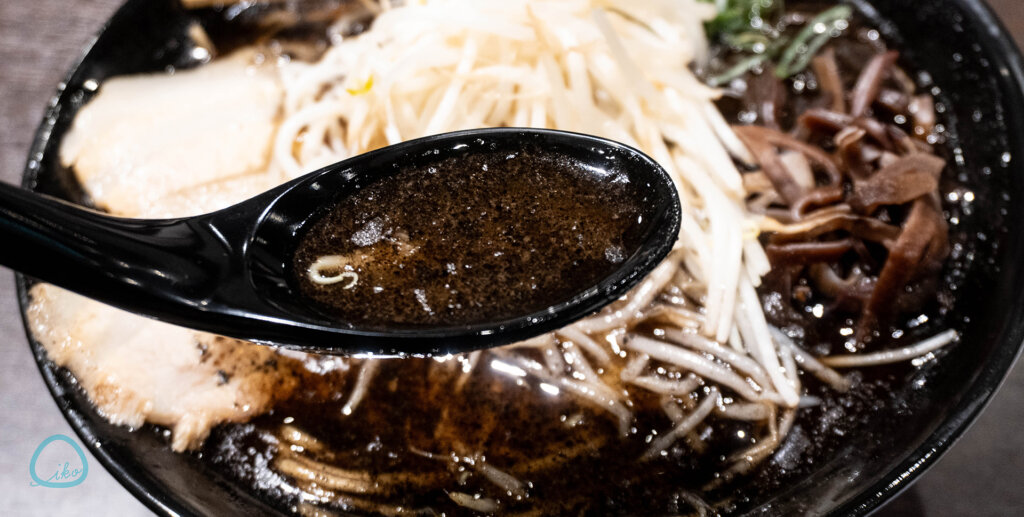 好来ラーメン　黒スープ