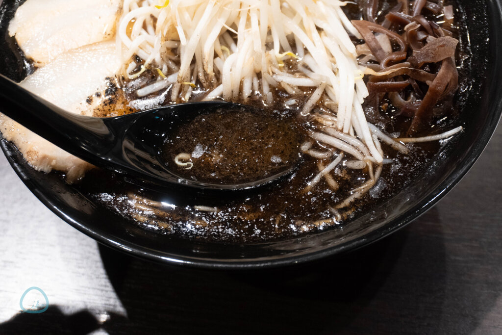 好来ラーメン　黒スープ