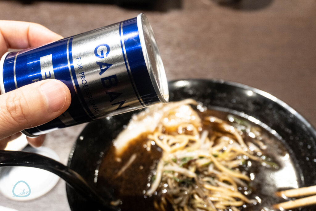 好来ラーメン　胡椒を一振り