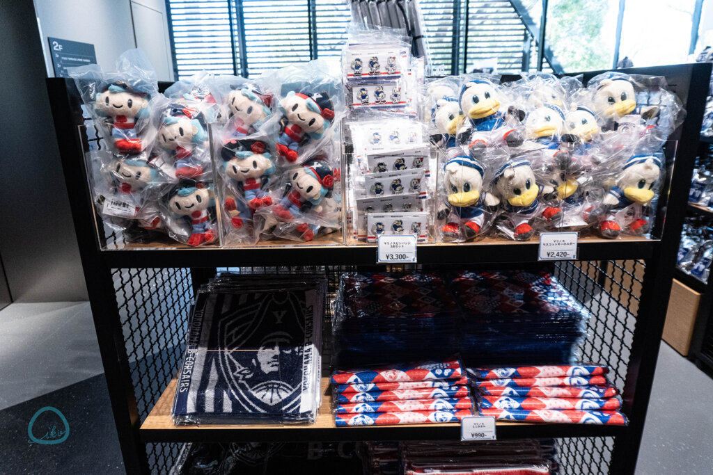 ベースゲート横浜　THE LIVE　物販エリア　マリノスグッズ
