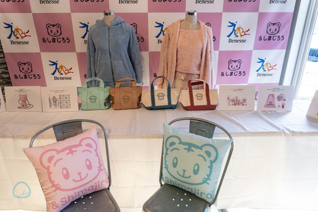 Cafe & Shimajiro　グッズ　クッション、パーカー