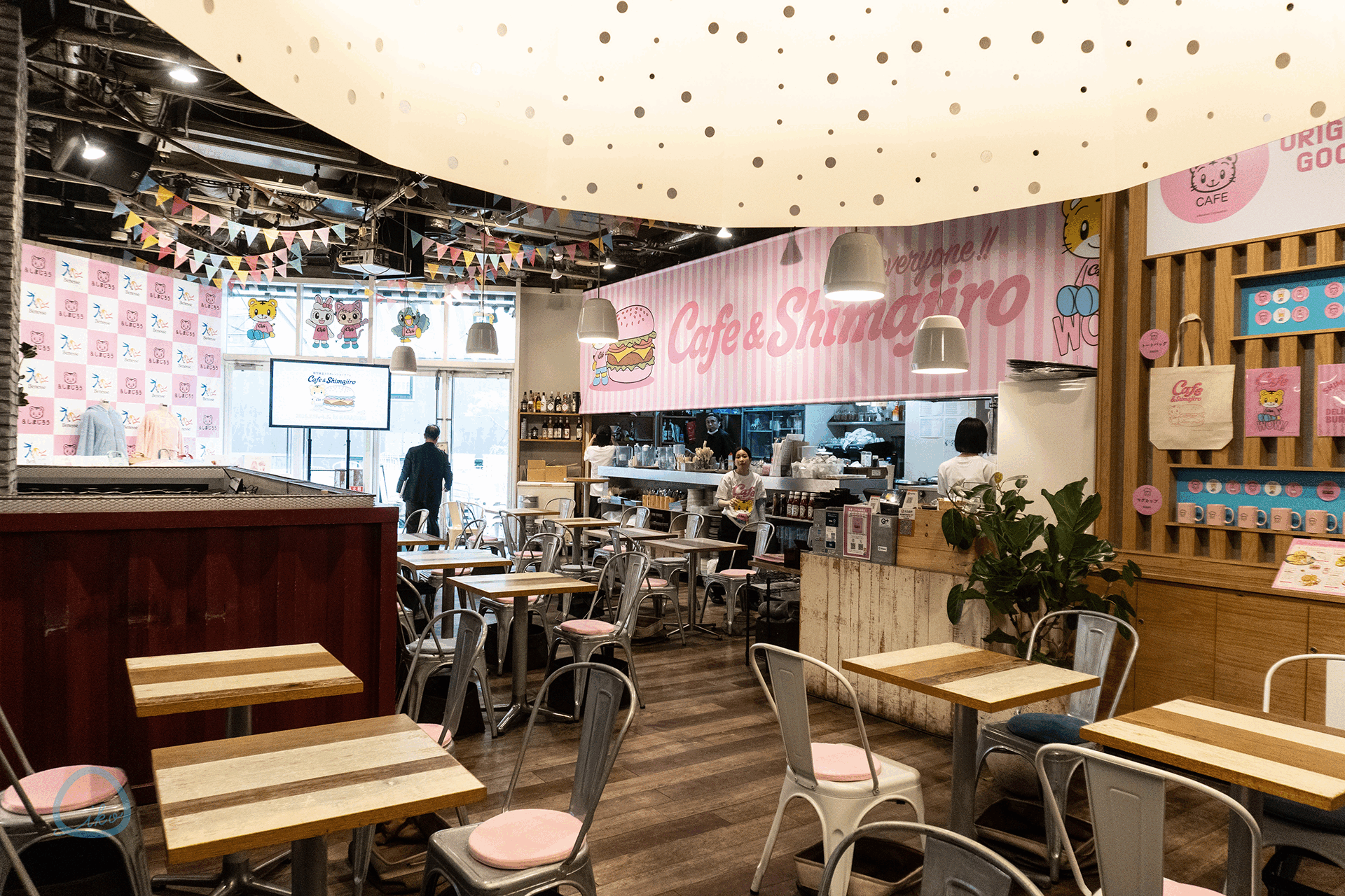 Cafe & Shimajiro　店内